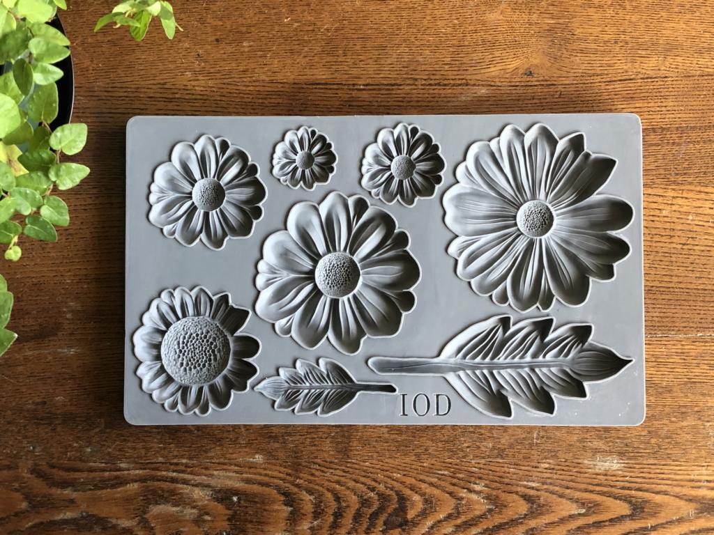 Decor Mould™ "He Loves Me"