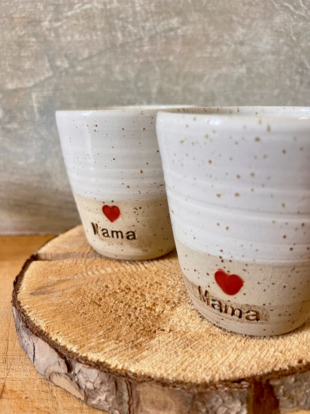 Handgefertigte Keramikbecher mit Aufdruck